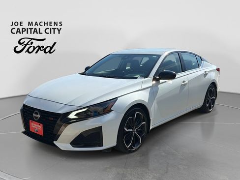Used 2023 Nissan Altima 2.5 SR FWD image 9