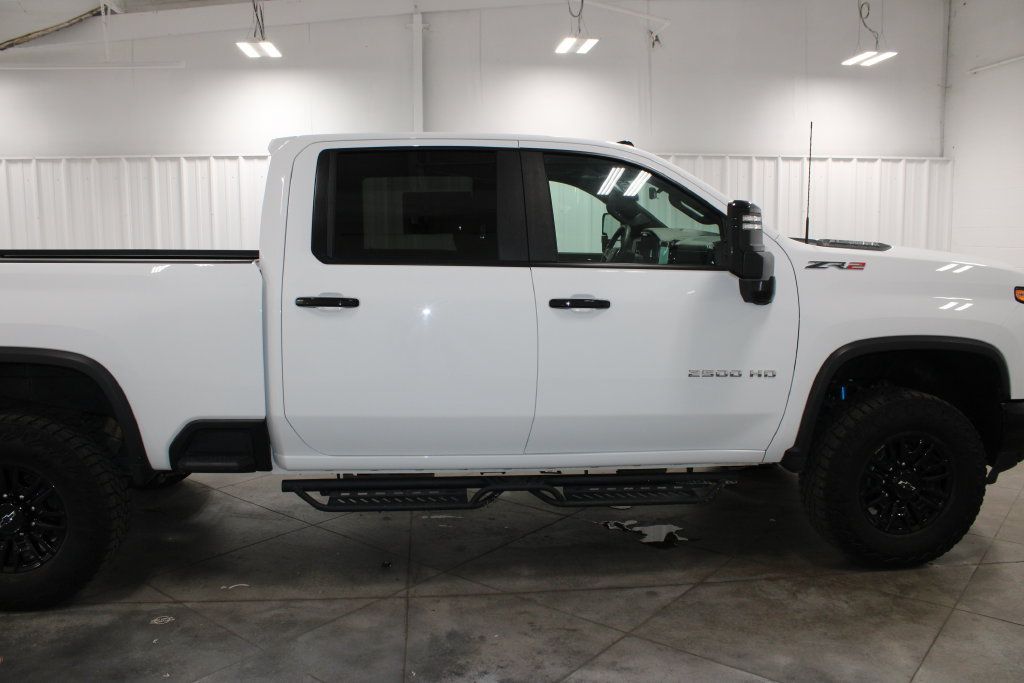 Used 2025 Chevrolet Silverado 2500 ZR2 w/ Technology Package AWD/4WD image 11