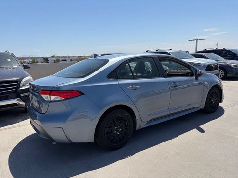 Used 2020 Toyota Corolla LE FWD image 3