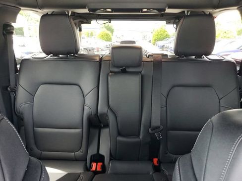 Used 2025 Ford Bronco Badlands AWD/4WD image 11