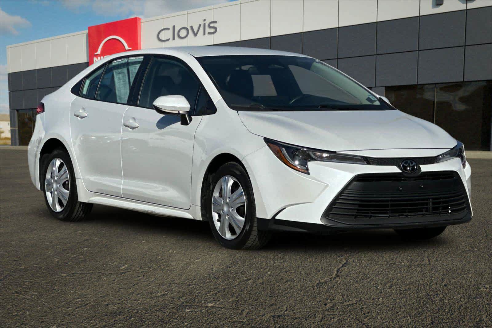 Used 2025 Toyota Corolla LE FWD image 18