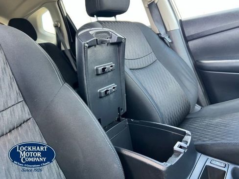 Used 2017 Nissan Rogue SV w/ SV Premium Package FWD image 38