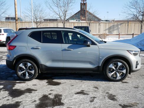Used 2024 Volvo XC40 B5 Core image 8