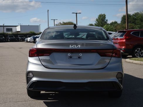 Used 2022 Kia Forte LXS w/ LXS Technology Package FWD image 3