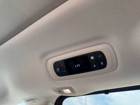 Used 2017 Chrysler Pacifica Limited w/ UConnect Theater Package FWD image 21