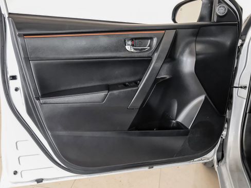 Used 2017 Toyota Corolla SE FWD image 39