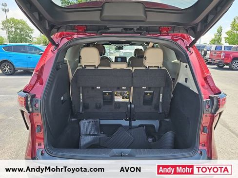 Used 2023 Toyota Sienna Limited FWD image 12
