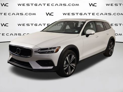 Used 2026 Volvo V60 B5 Cross Country Plus AWD/4WD image 1