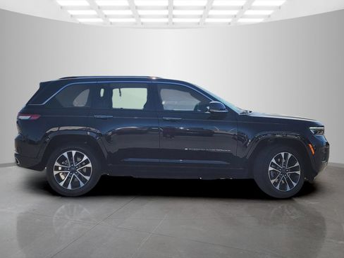Used 2023 Jeep Grand Cherokee Overland w/ Advanced Protech Group III AWD/4WD image 4