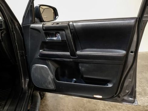 Used 2017 Toyota 4Runner TRD Off-Road AWD/4WD image 40