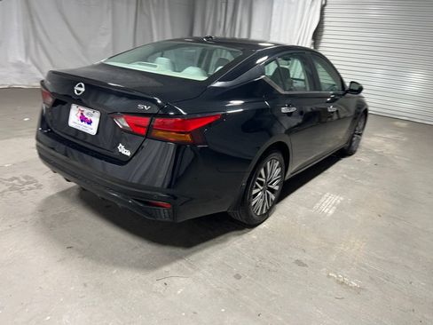 Used 2024 Nissan Altima 2.5 SV FWD image 7