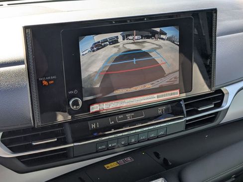 Used 2025 Toyota Sienna LE image 21