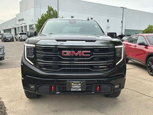 Used 2024 GMC Sierra 1500 AT4 w/ Technology Package AWD/4WD image 10