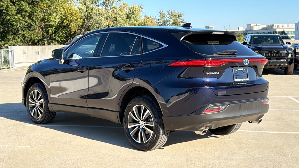 Used 2023 Toyota Venza LE AWD/4WD image 3
