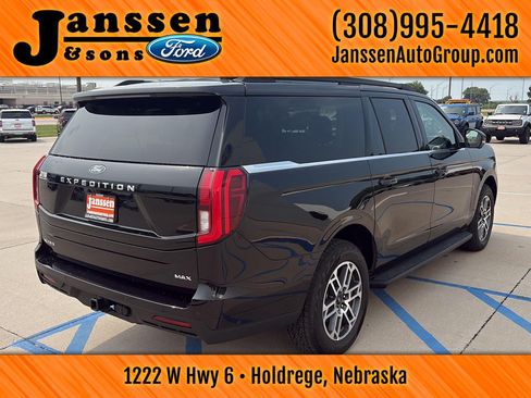 Used 2025 Ford Expedition Max Active AWD/4WD image 6