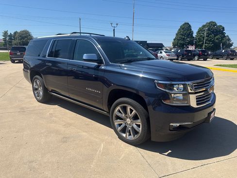 Used 2018 Chevrolet Suburban Premier AWD/4WD image 7