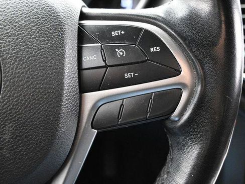 Certified 2022 Jeep Grand Cherokee Laredo E AWD/4WD image 29