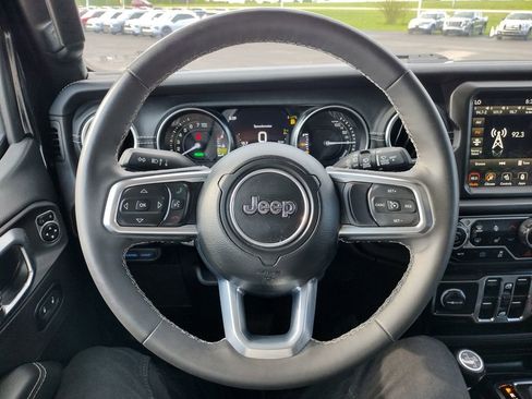 Used 2023 Jeep Wrangler Unlimited Sahara w/ Cold Weather Group AWD/4WD image 7