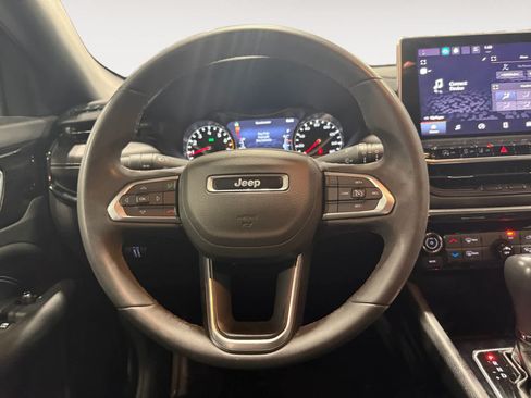 Used 2022 Jeep Compass Latitude FWD image 13