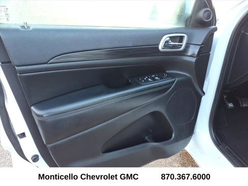 Used 2020 Jeep Grand Cherokee Altitude image 15