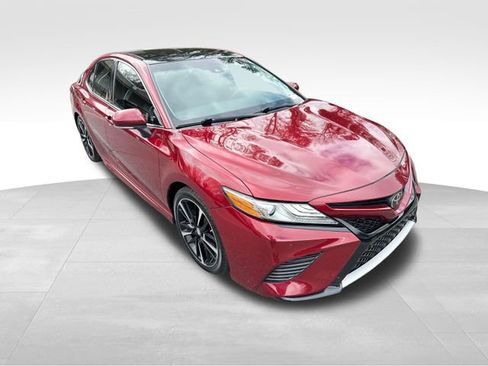 Used 2018 Toyota Camry XSE image 7