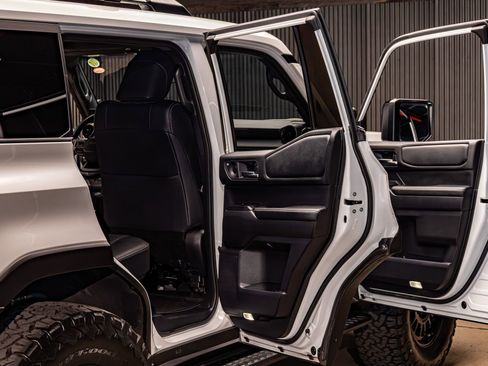 Used 2024 Toyota Land Cruiser image 31