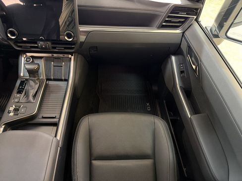Used 2024 Lexus GX 550 AWD/4WD image 25