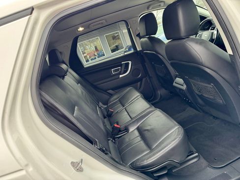 Used 2018 Land Rover Discovery Sport HSE image 25