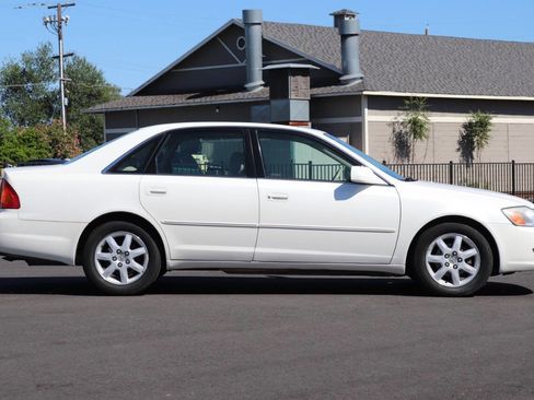 Used 2001 Toyota Avalon XLS FWD image 10