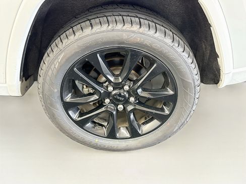 Used 2018 Jeep Grand Cherokee Altitude AWD/4WD image 11