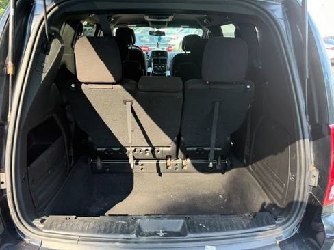 Used 2014 Dodge Grand Caravan SXT w/ UConnect Hands-Free Group FWD image 12