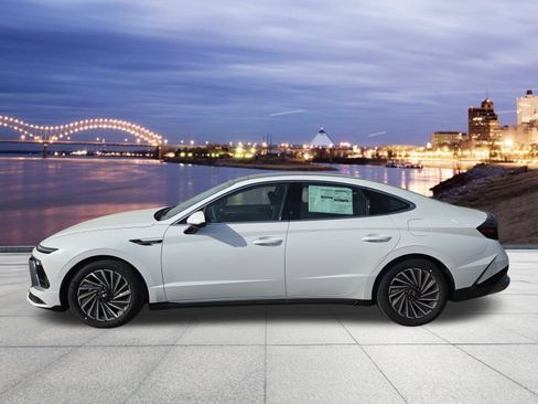 New 2026 Hyundai Sonata Limited FWD image 2