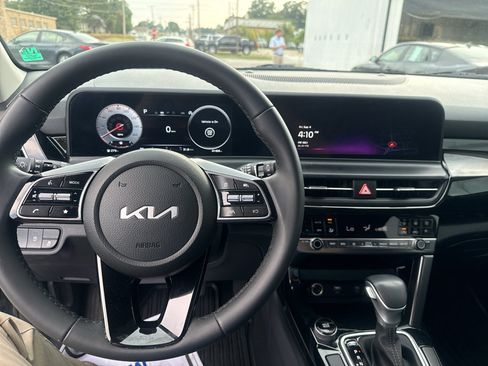 Used 2024 Kia Seltos S FWD image 9