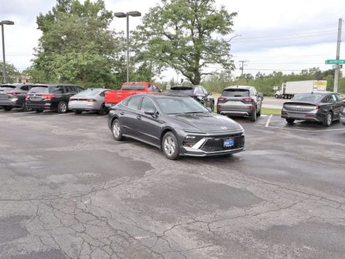 Used 2026 Hyundai Sonata SE FWD image 10
