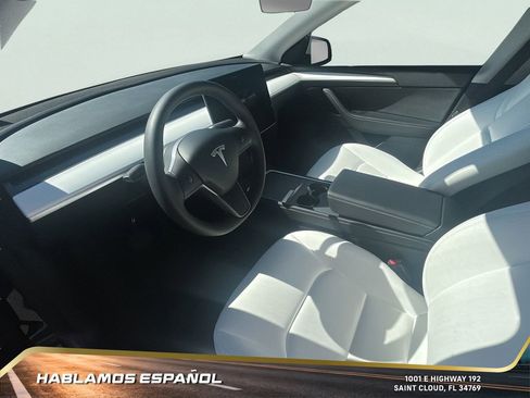 Used 2025 Tesla Model Y Long Range image 11