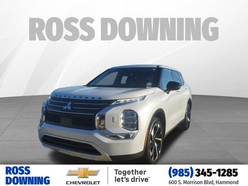 Used 2023 Mitsubishi Outlander SE image 1