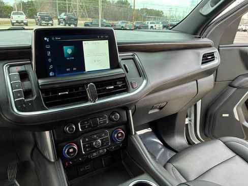 Used 2023 Chevrolet Suburban LT w/ Luxury Package image 19