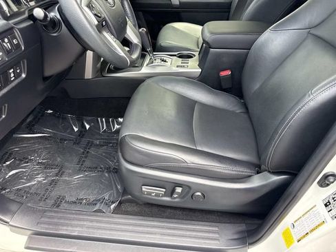 Used 2022 Toyota 4Runner Limited AWD/4WD image 19
