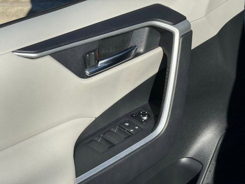 Used 2019 Toyota RAV4 XLE w/ Convenience Package image 27