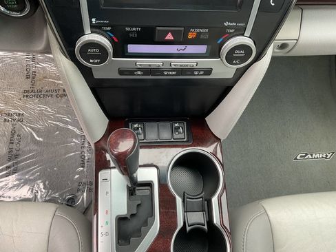 Used 2014 Toyota Camry XLE image 23