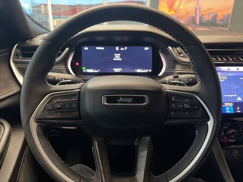 Used 2024 Jeep Grand Cherokee Limited w/ Black Appearance Package image 36