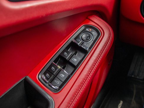 Used 2018 Porsche Macan GTS image 25