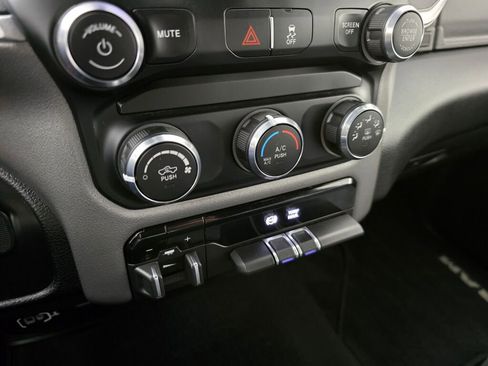 Used 2024 RAM 3500 Big Horn image 34