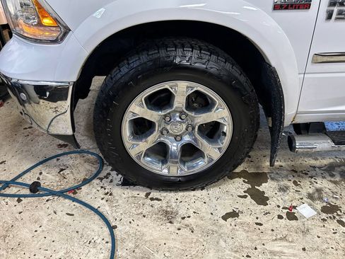 Used 2017 RAM 1500 Laramie w/ Convenience Group AWD/4WD image 11