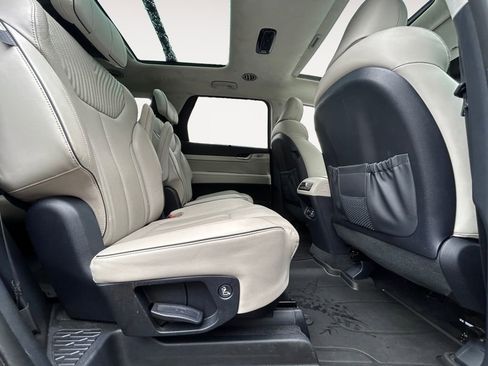 Used 2023 Hyundai Palisade Calligraphy image 11