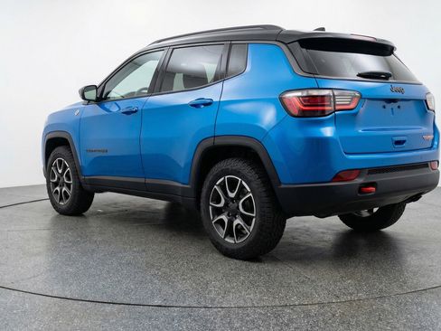Used 2025 Jeep Compass Trailhawk AWD/4WD image 6