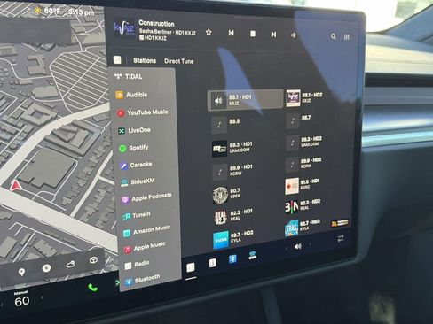 Used 2022 Tesla Model X Plaid image 15