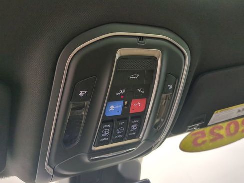 Used 2025 Jeep Grand Cherokee Limited w/ Luxury Tech Group II image 25