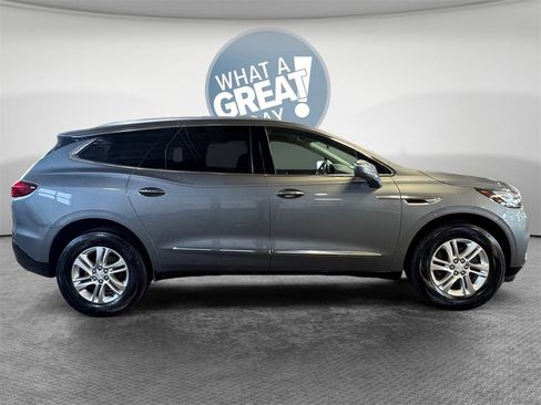 Used 2018 Buick Enclave Essence image 2