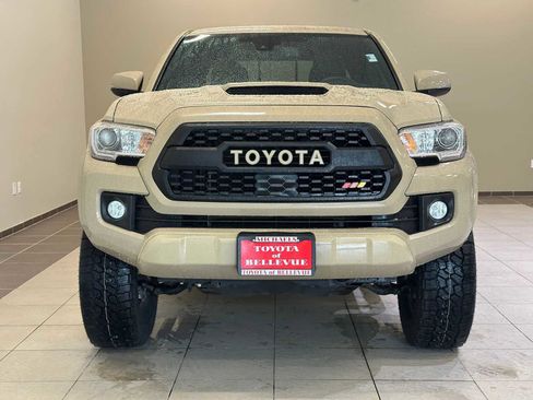 Used 2018 Toyota Tacoma TRD Sport w/ Technology Package AWD/4WD image 6